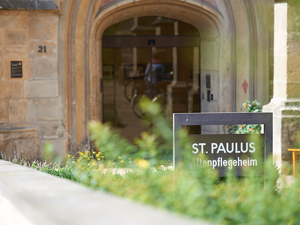 Au&szlig;enaufnahme des St. Paulus Altenpflegeheims